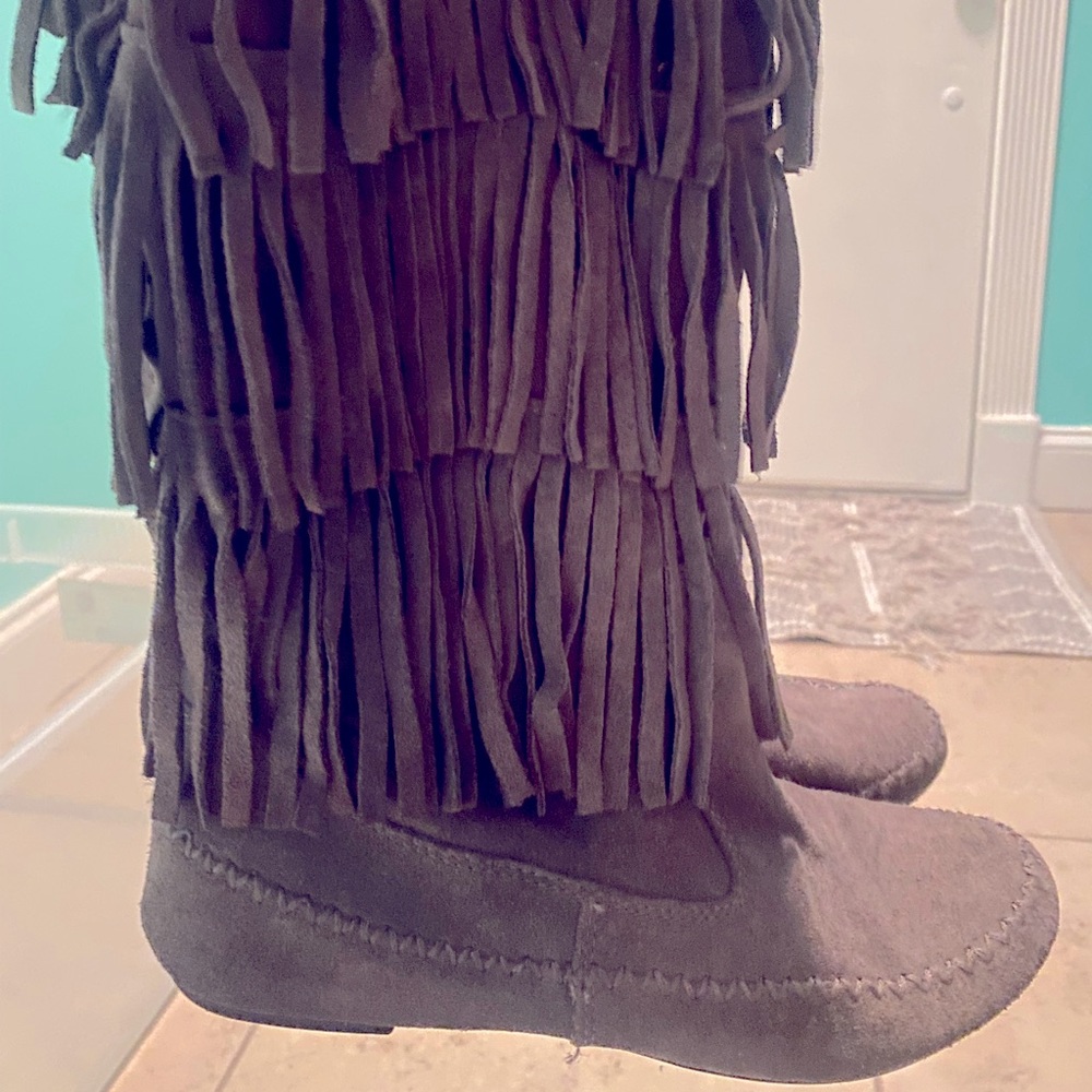 Slouchy tassels gray boots